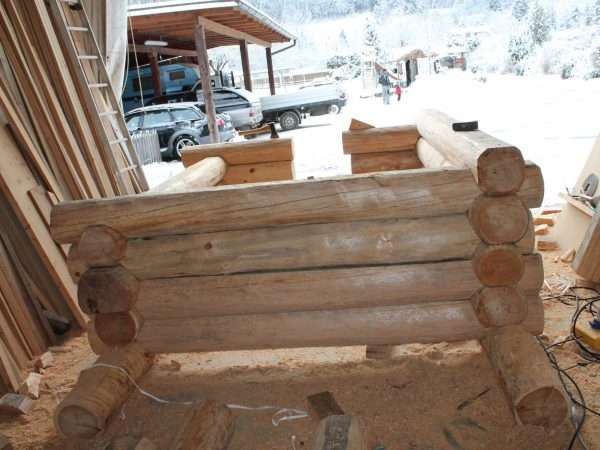 Realizzazione casetta in legno a tronchi